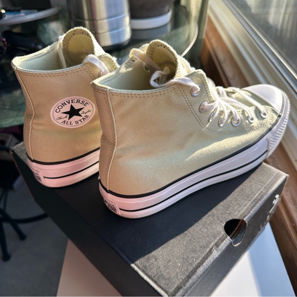 Converse - Picture 2 of 5